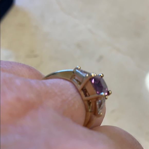 Beautiful amethyst and cz diamond ring set in gold - Picture 2 of 3